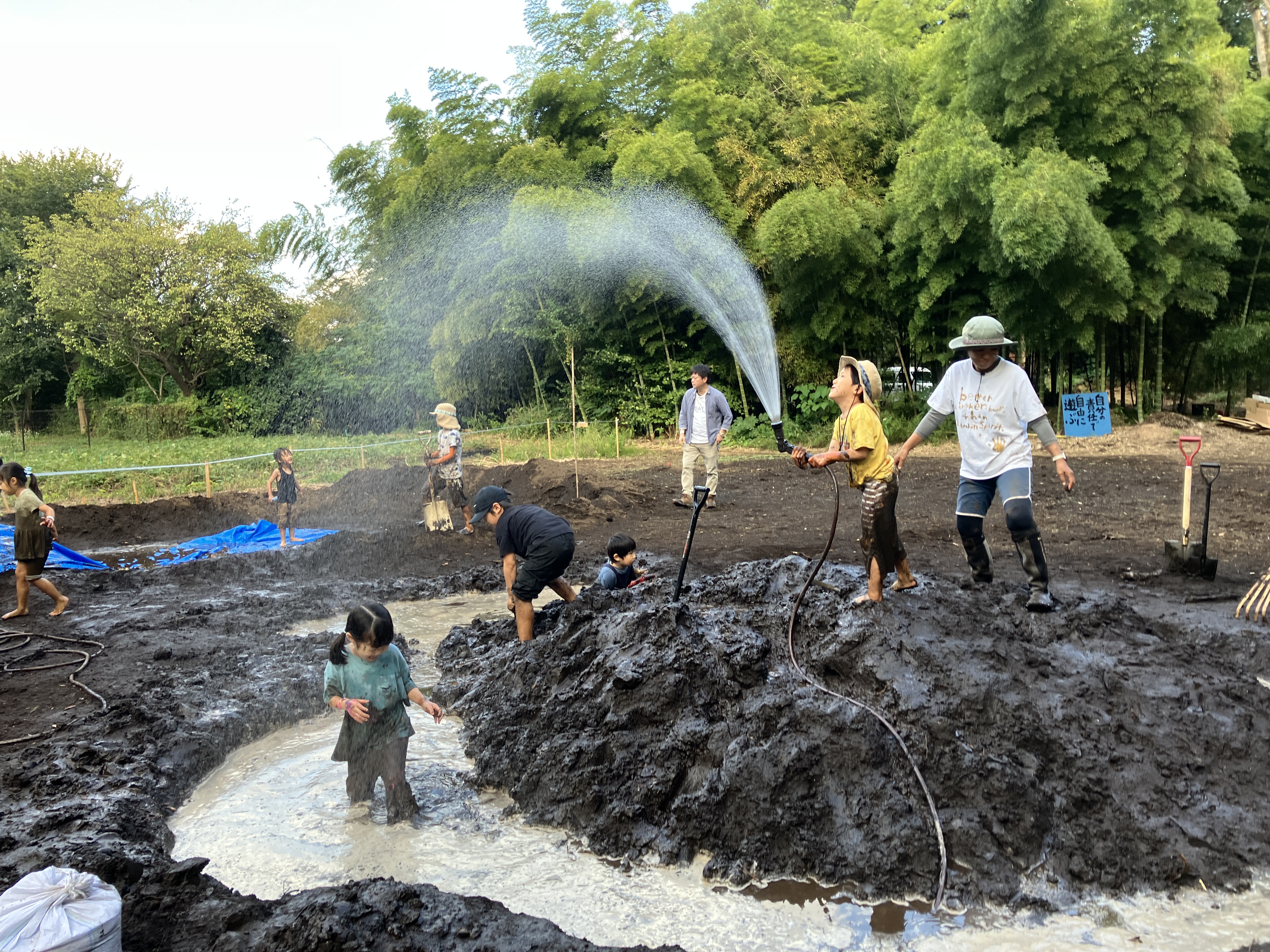 写真：みずをつかった 「遊び」の様子