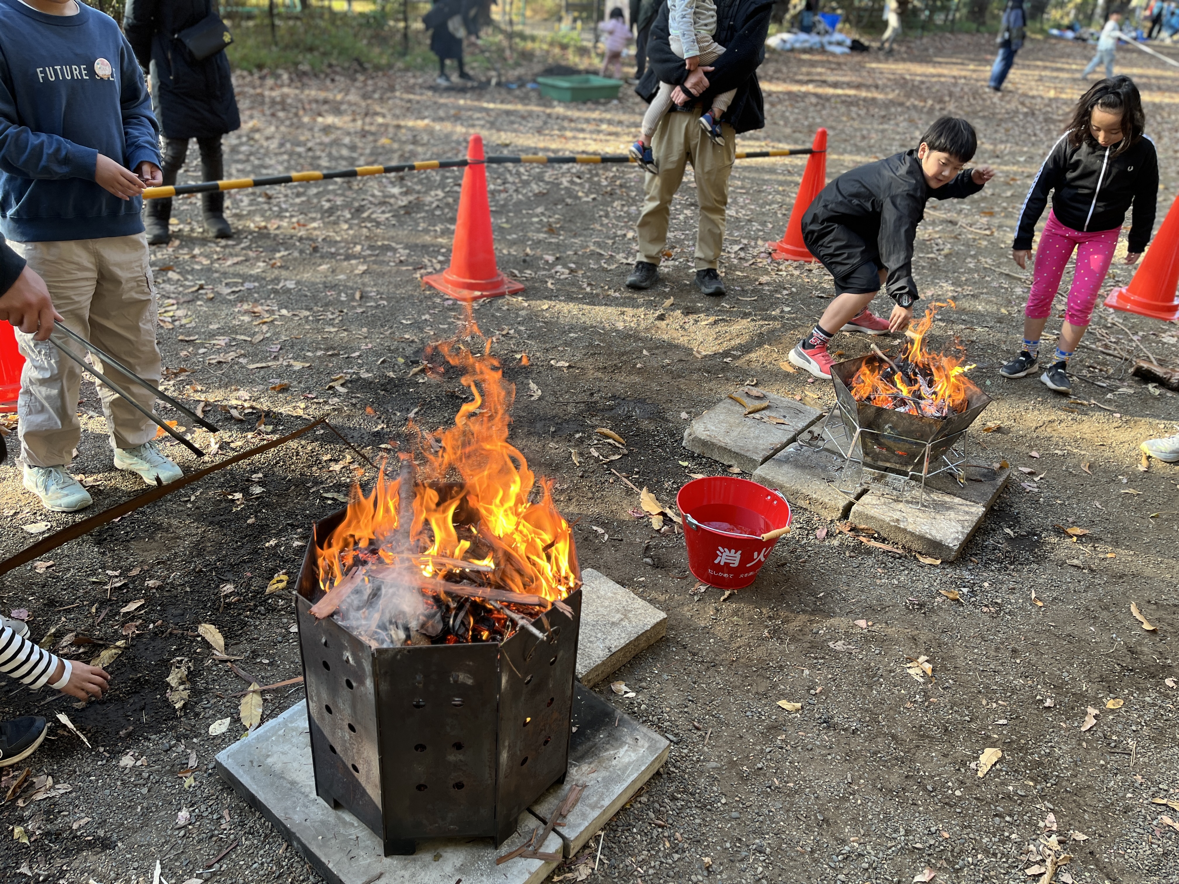 写真：ひをつかった 「遊び」の様子